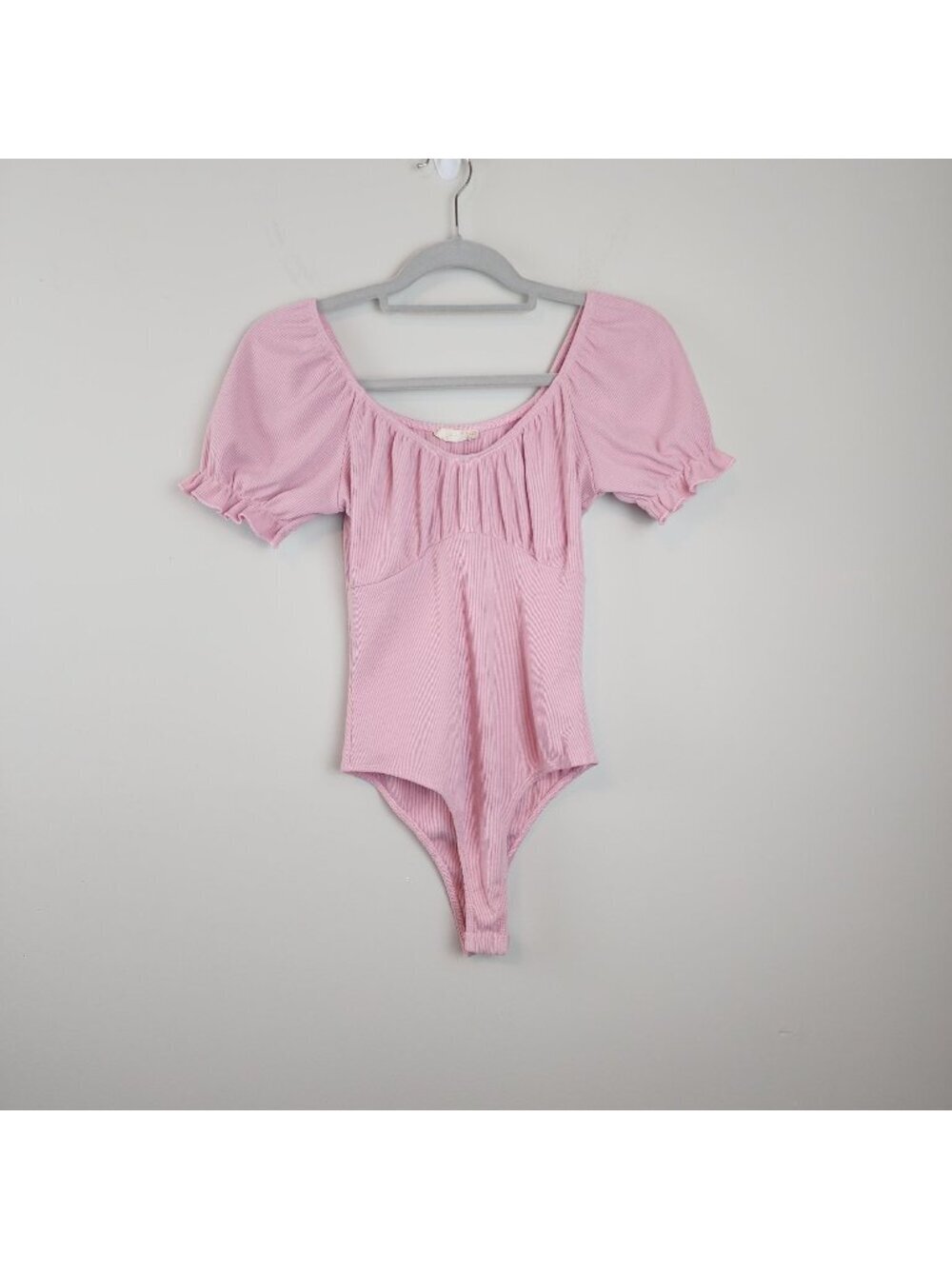 Altar'd State Pink Puff Sleeve Bodysuit sz M